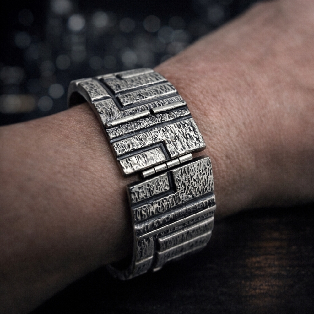 Darveau Vintage Unisex Textured Pewter Hinged Bracelet - Picture 3 of 8